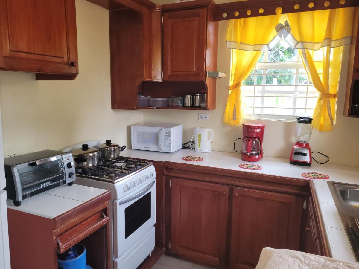 Kensington Oval- 2 Bed 1 Bath Villa Bridgetown Bagian luar foto